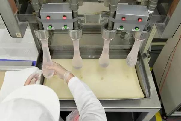 愛與欲:探秘日本"套套"工廠
